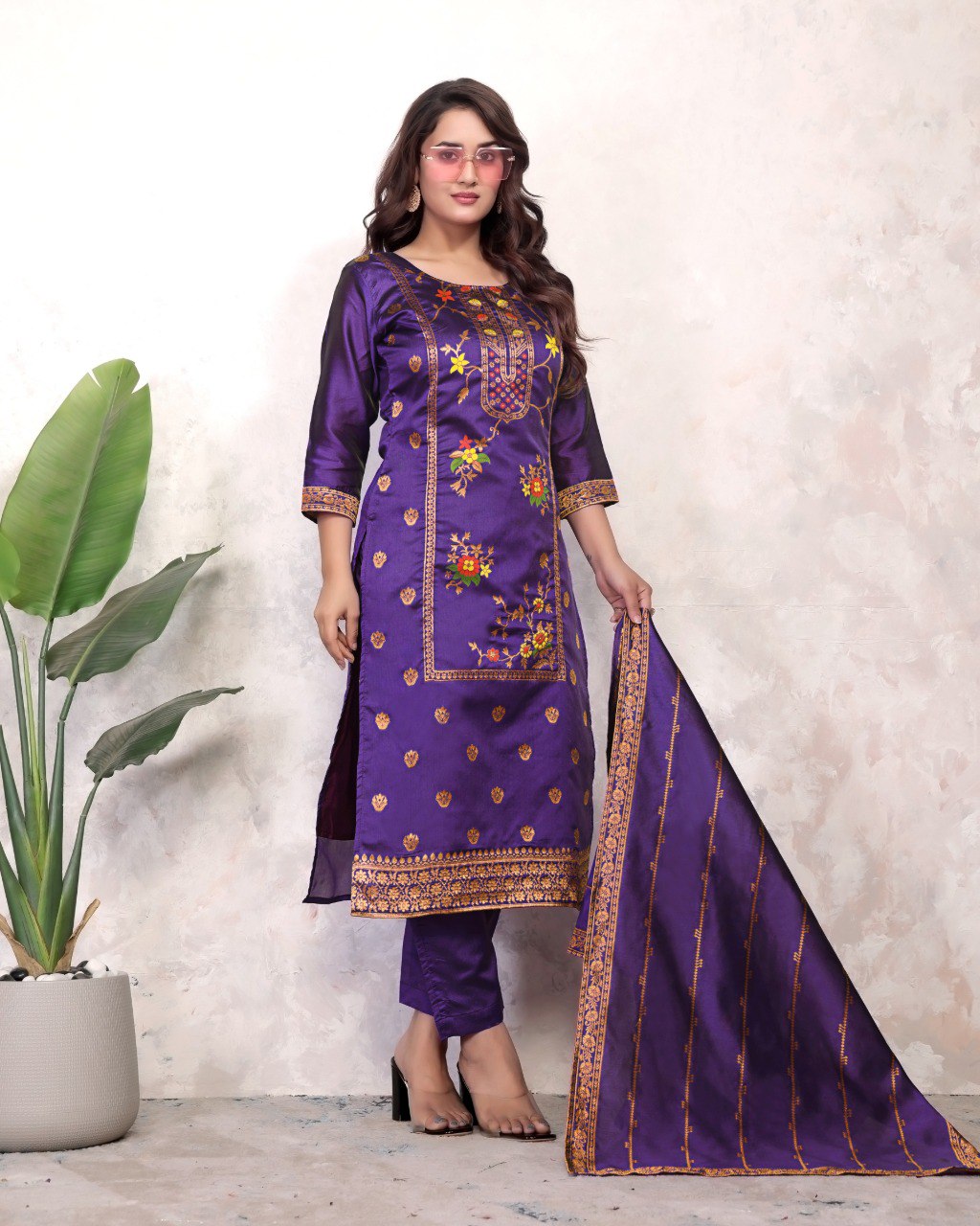 Introducing New Kurti Dupatta & Bottom Set πβ¨